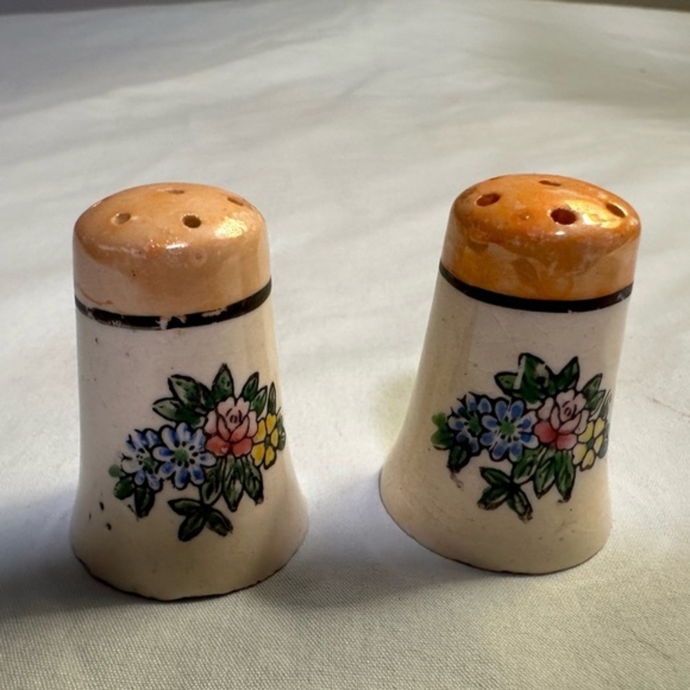 Salt and Pepper Shaker Set Japan Small Flower Floral Lusterware Vintage Japanese